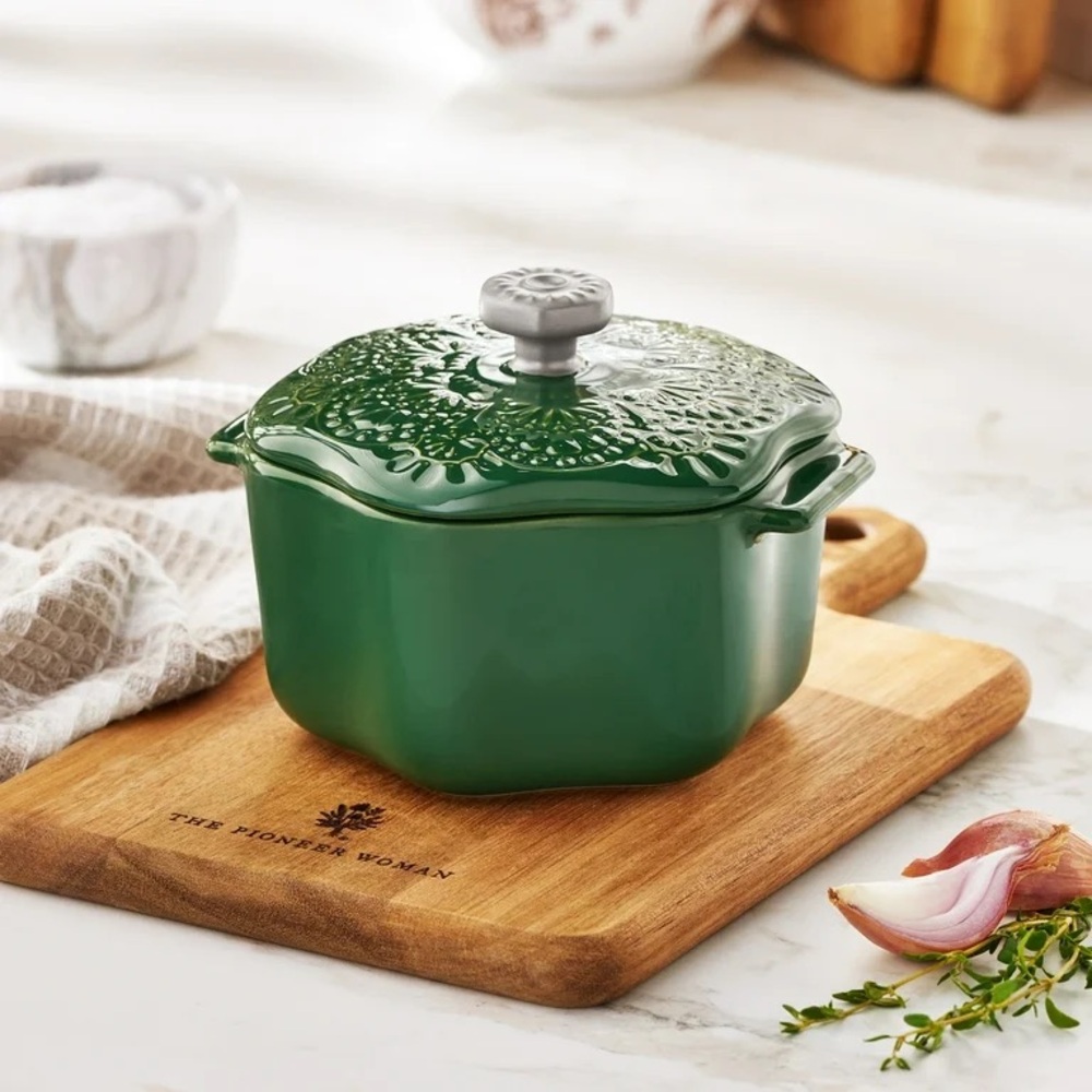 BRAND NEW | The Pioneer Woman Stoneware 2 Cup Snowflake Cocotte with Lid, Green